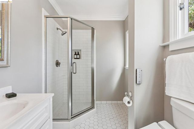 2615 La Cuesta Ave, Oakland, CA 94611