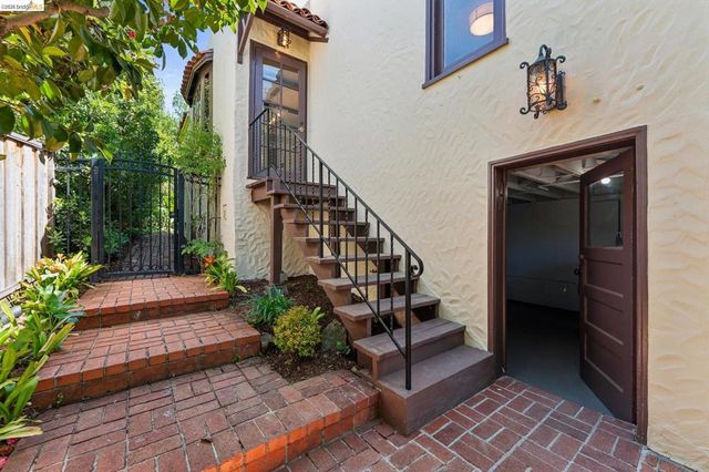 2615 La Cuesta Ave, Oakland, CA 94611