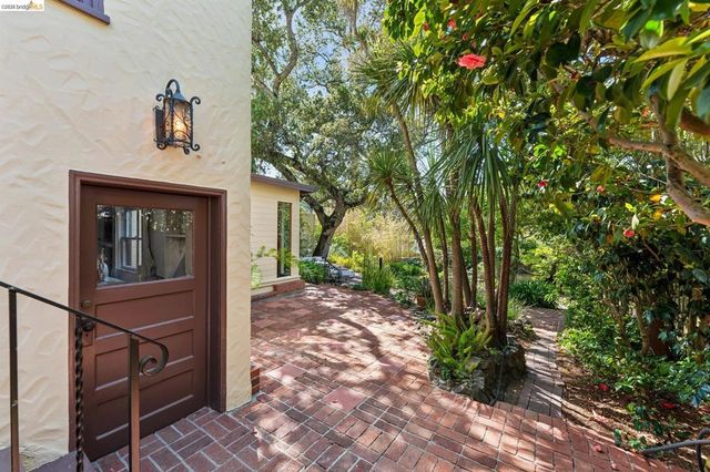 2615 La Cuesta Ave, Oakland, CA 94611