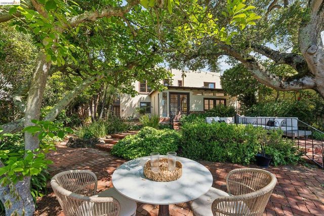 2615 La Cuesta Ave, Oakland, CA 94611