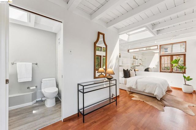 2615 La Cuesta Ave, Oakland, CA 94611