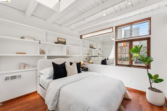 2615 La Cuesta Ave, Oakland, CA 94611