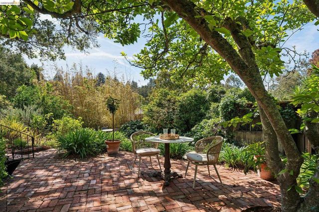 2615 La Cuesta Ave, Oakland, CA 94611