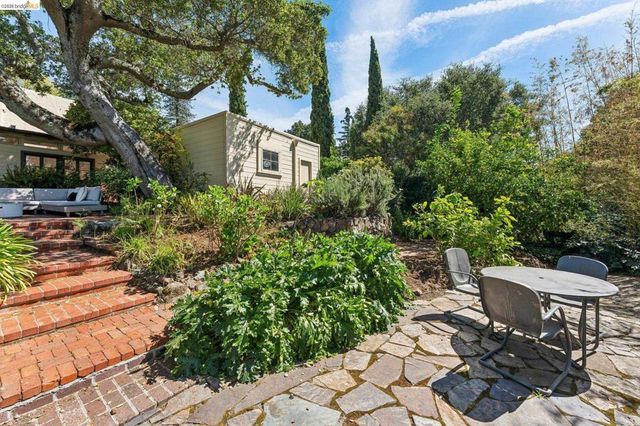 2615 La Cuesta Ave, Oakland, CA 94611