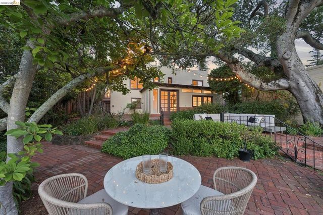 2615 La Cuesta Ave, Oakland, CA 94611