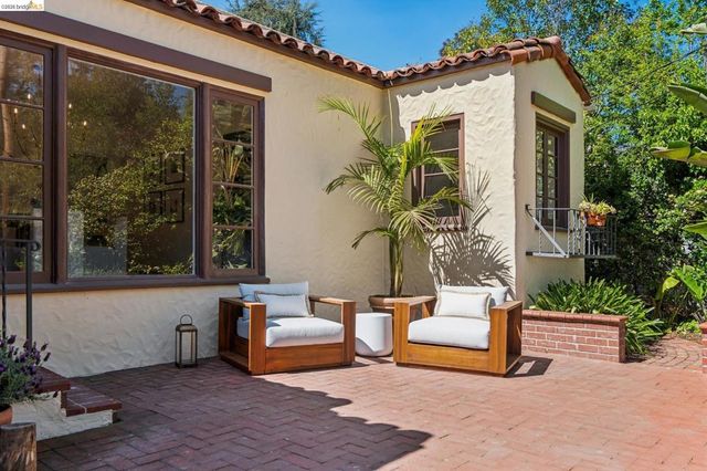 2615 La Cuesta Ave, Oakland, CA 94611