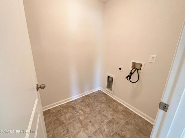 8951 MERSEYSIDE Avenue, Jacksonville, FL 32219