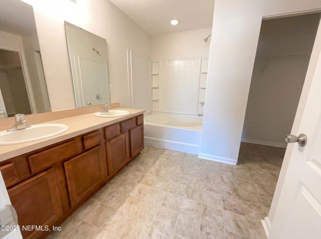 8951 MERSEYSIDE Avenue, Jacksonville, FL 32219