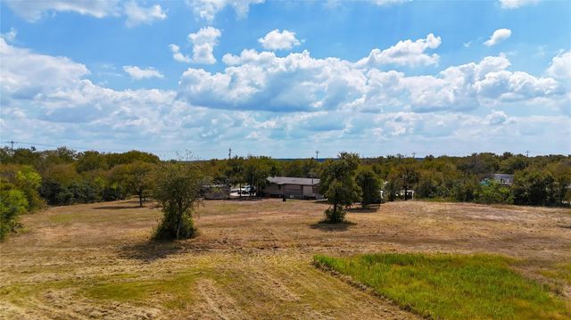 8106 WOLF LN, Del Valle, TX 78617
