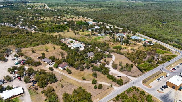 8106 WOLF LN, Del Valle, TX 78617
