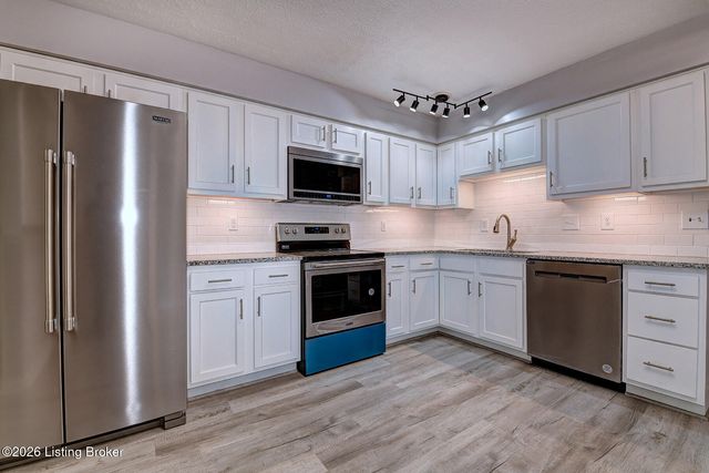 1004 Harmony Ln, Goshen, KY 40026