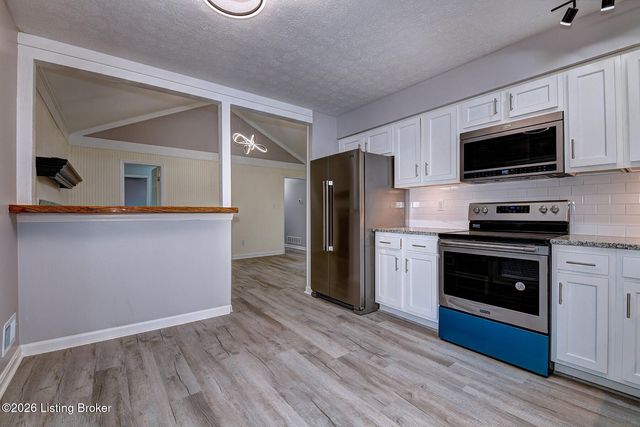 1004 Harmony Ln, Goshen, KY 40026