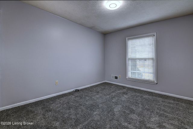 1004 Harmony Ln, Goshen, KY 40026