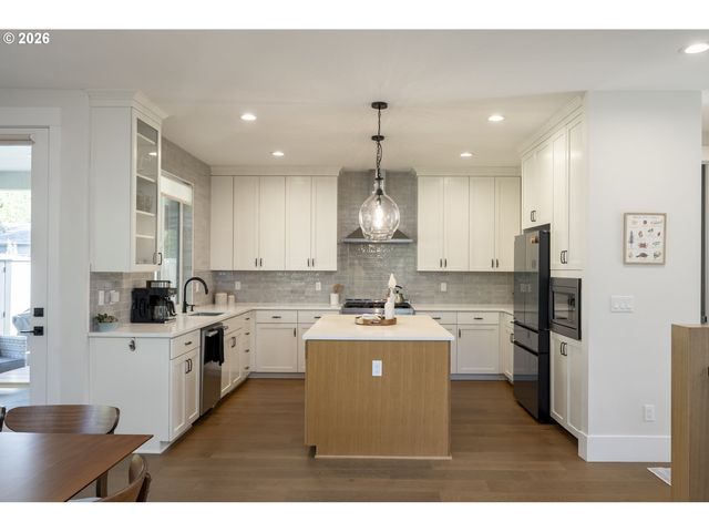 9240 Sw 52ND Ave, Portland, OR 97219