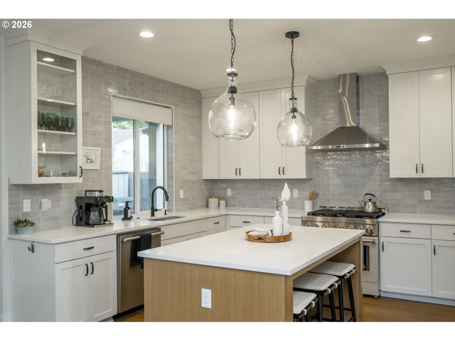 9240 Sw 52ND Ave, Portland, OR 97219