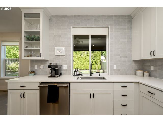 9240 Sw 52ND Ave, Portland, OR 97219
