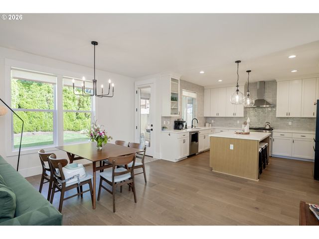 9240 Sw 52ND Ave, Portland, OR 97219