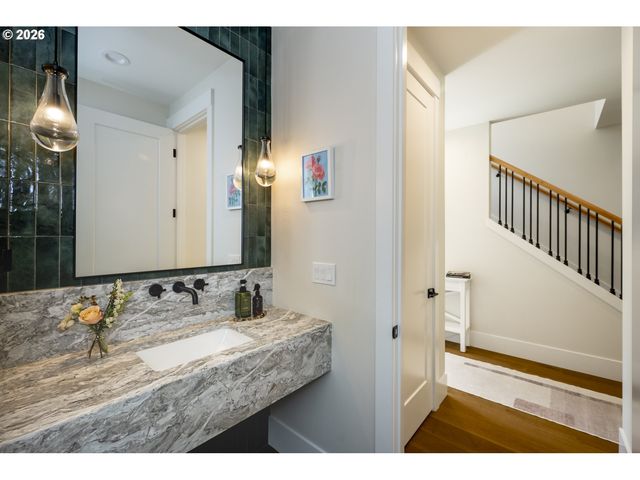 9240 Sw 52ND Ave, Portland, OR 97219