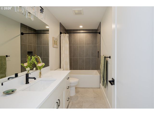 9240 Sw 52ND Ave, Portland, OR 97219