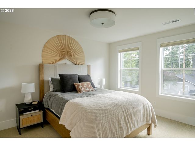 9240 Sw 52ND Ave, Portland, OR 97219