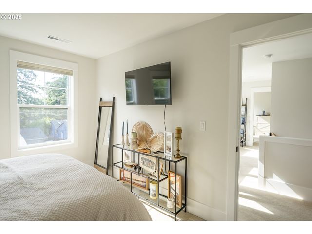 9240 Sw 52ND Ave, Portland, OR 97219