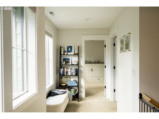 9240 Sw 52ND Ave, Portland, OR 97219