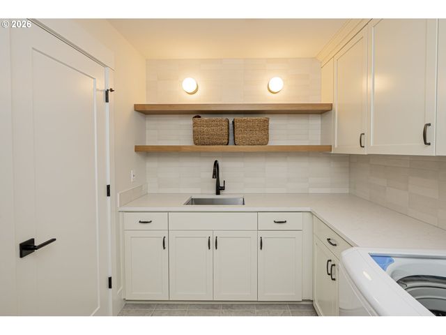9240 Sw 52ND Ave, Portland, OR 97219