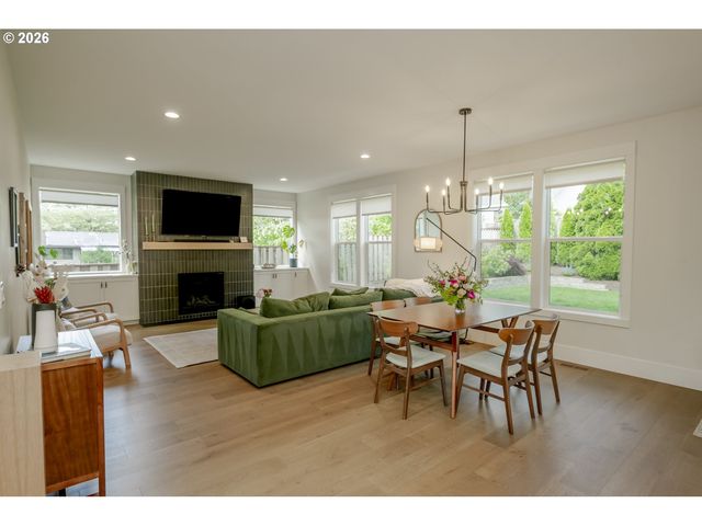 9240 Sw 52ND Ave, Portland, OR 97219