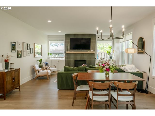 9240 Sw 52ND Ave, Portland, OR 97219