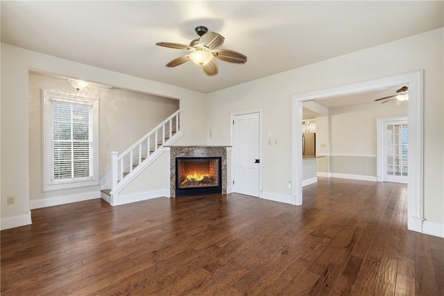 212 Spring Street, Eureka Springs, AR 72632