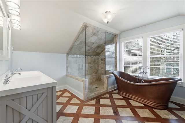 212 Spring Street, Eureka Springs, AR 72632