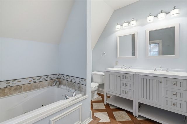 212 Spring Street, Eureka Springs, AR 72632