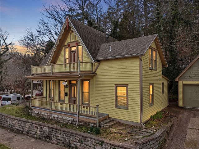 212 Spring Street, Eureka Springs, AR 72632