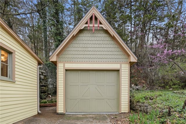 212 Spring Street, Eureka Springs, AR 72632