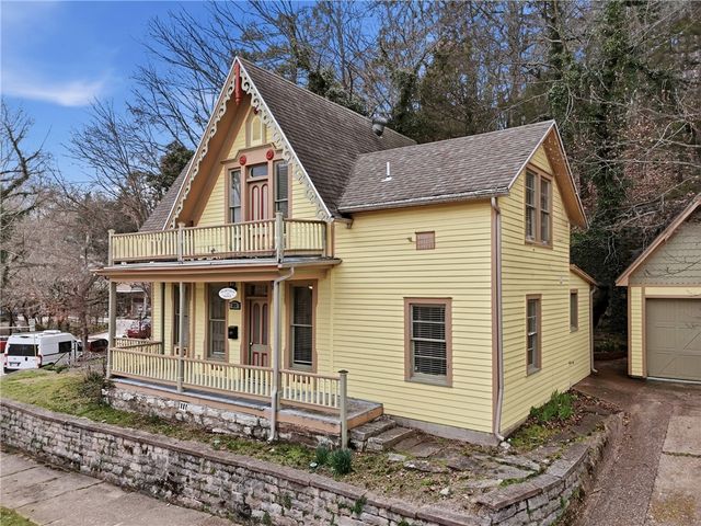 212 Spring Street, Eureka Springs, AR 72632