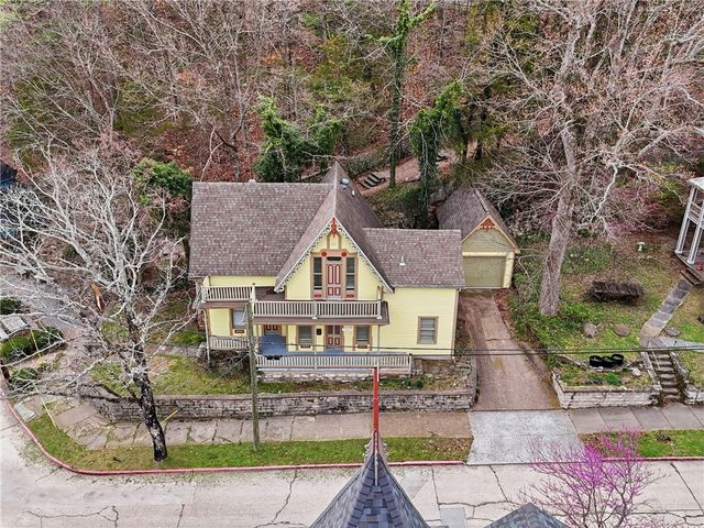 212 Spring Street, Eureka Springs, AR 72632