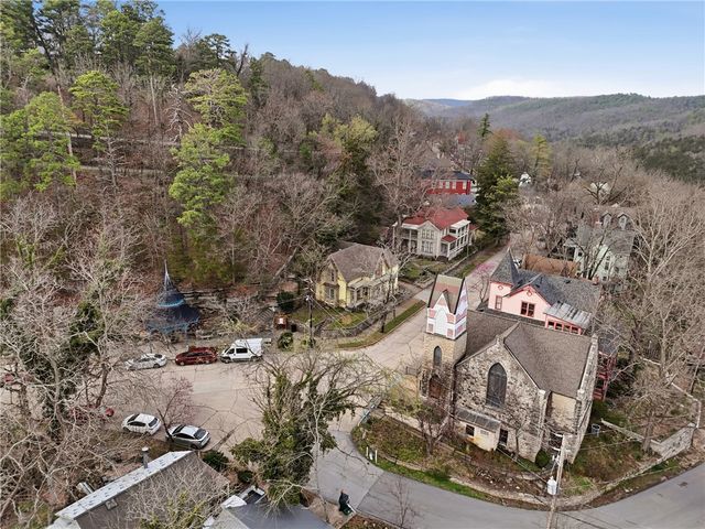 212 Spring Street, Eureka Springs, AR 72632