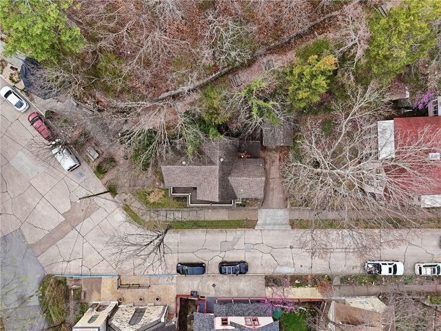 212 Spring Street, Eureka Springs, AR 72632