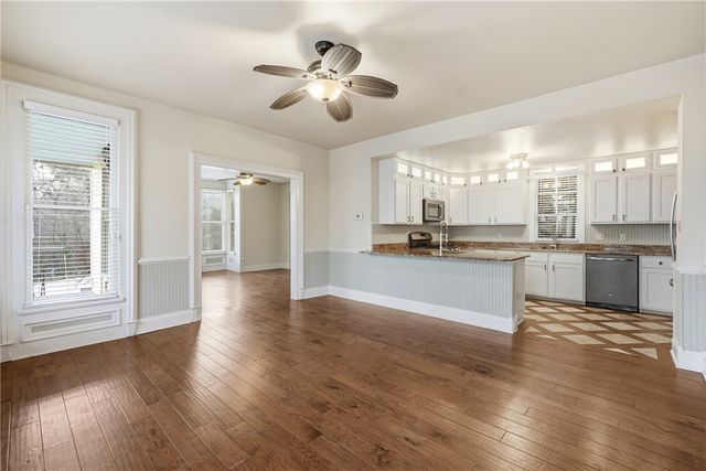 212 Spring Street, Eureka Springs, AR 72632