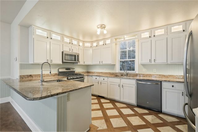 212 Spring Street, Eureka Springs, AR 72632