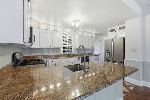 212 Spring Street, Eureka Springs, AR 72632