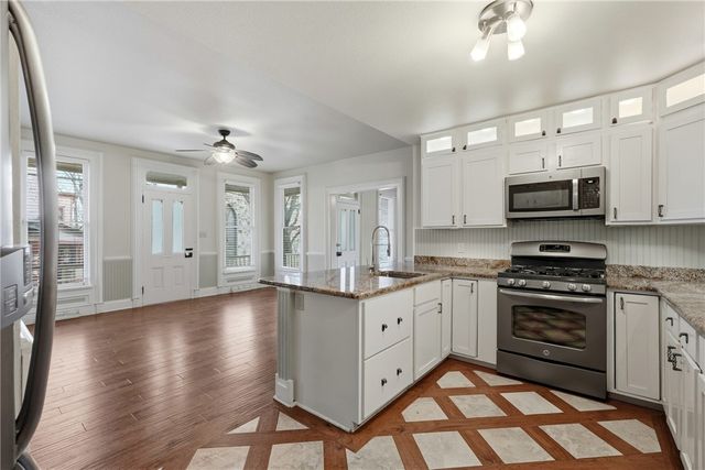 212 Spring Street, Eureka Springs, AR 72632