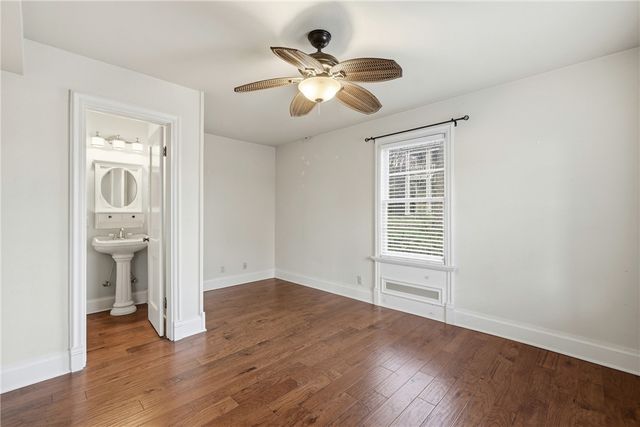 212 Spring Street, Eureka Springs, AR 72632