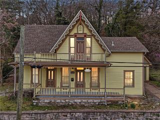 212 Spring Street, Eureka Springs, AR 72632