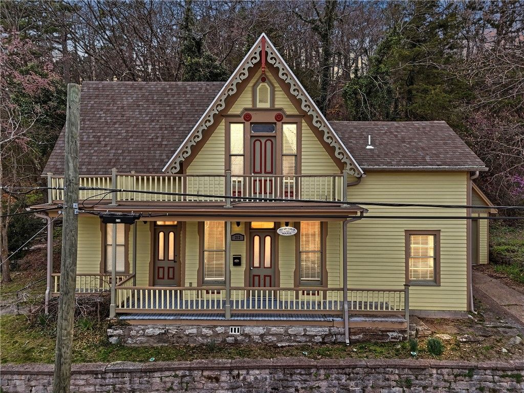 212 Spring Street, Eureka Springs, AR 72632