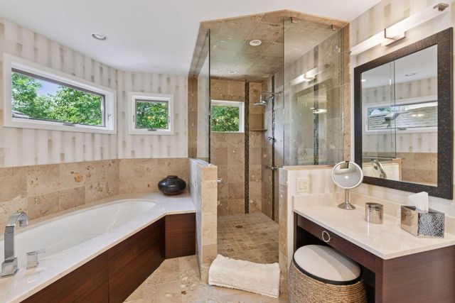 15 Queensland Lane N, Plymouth, MN 55447