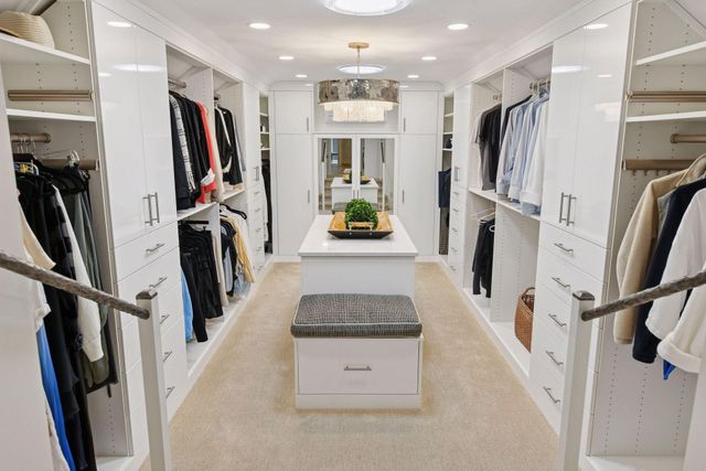 15 Queensland Lane N, Plymouth, MN 55447