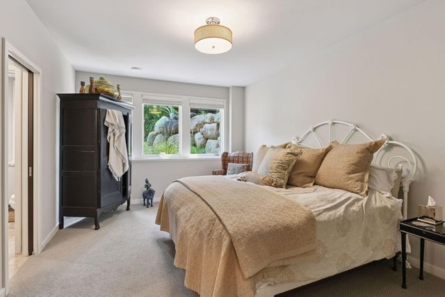 15 Queensland Lane N, Plymouth, MN 55447