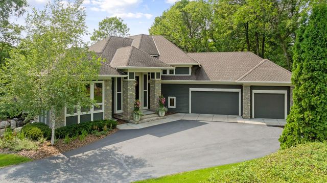 15 Queensland Lane N, Plymouth, MN 55447