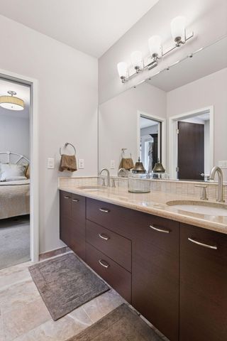 15 Queensland Lane N, Plymouth, MN 55447